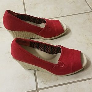 Red wedges