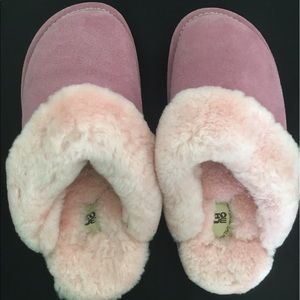 LAMO suede slip on fuzzy slippers