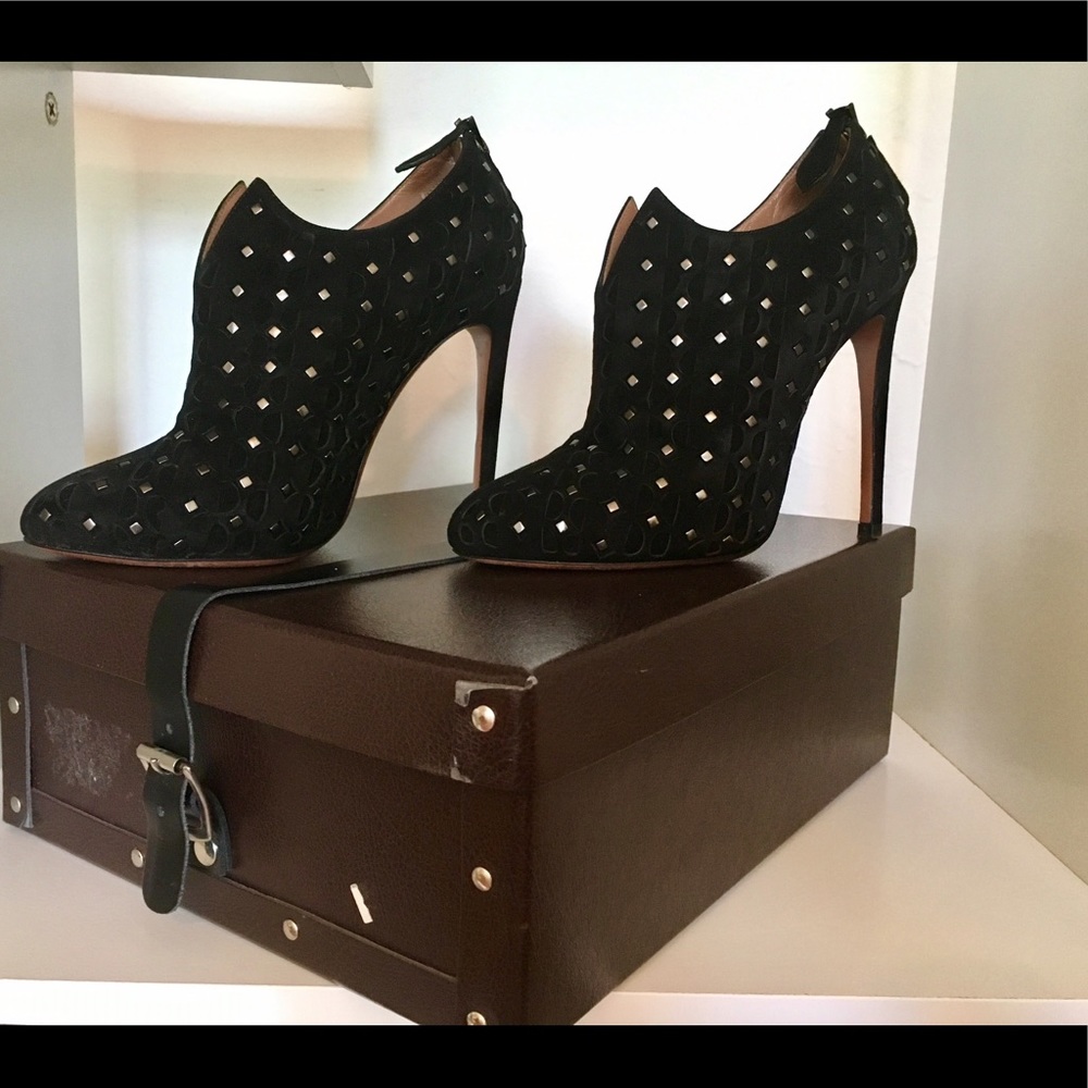 😍BLACK ALAIA Suete-stud Ankle boots.