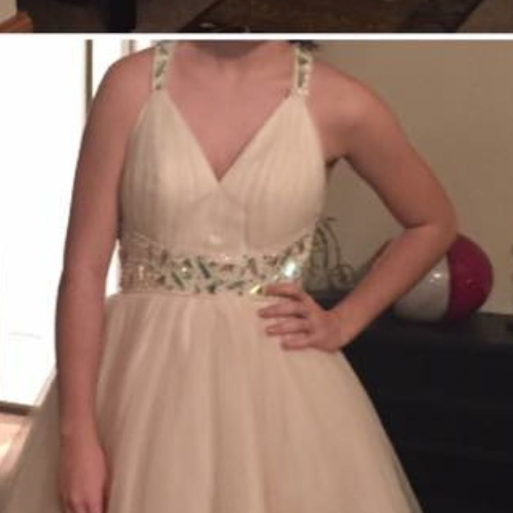 A cocktail dress - Picture 1 of 6