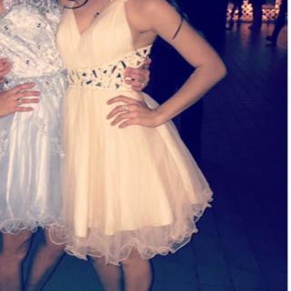 A cocktail dress - Picture 5 of 6