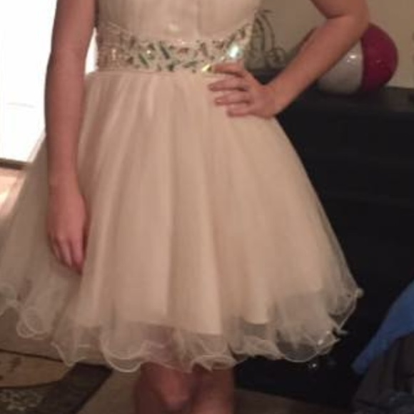 A cocktail dress - Picture 6 of 6