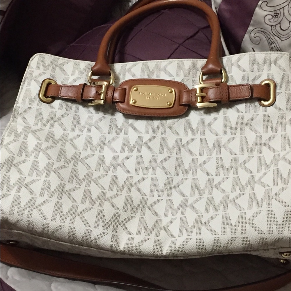 **Sold** Michael Kors Hamilton vanilla bag