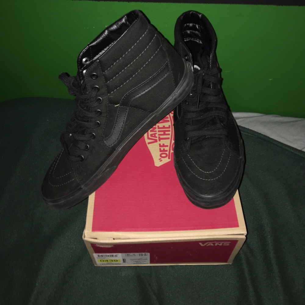 All black sk8 hi vans