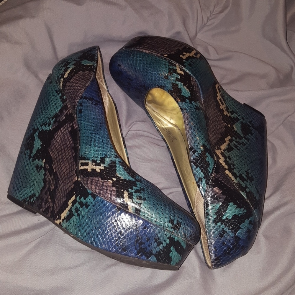 Carlos Santana wedges