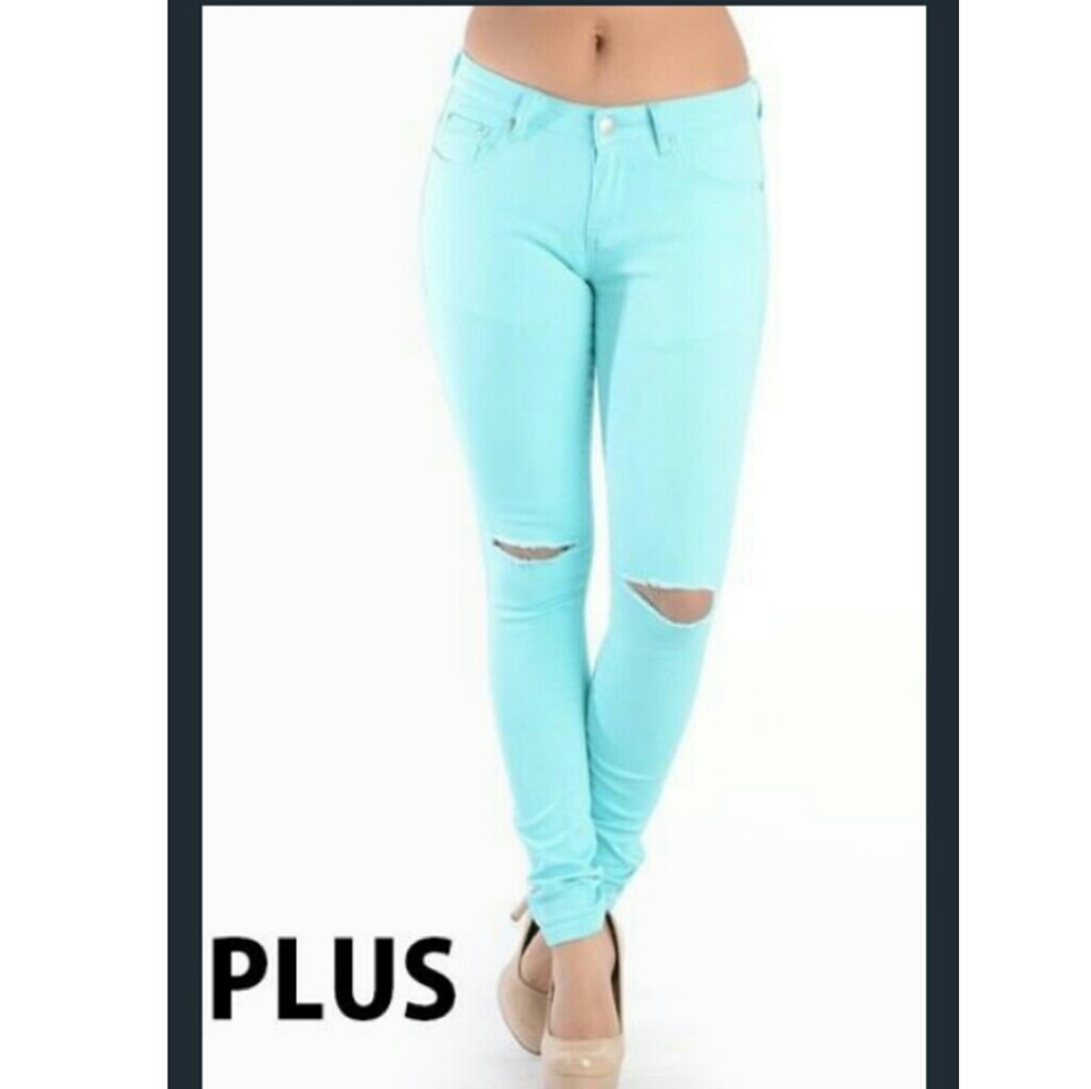 CUT OFF ON KNEE SKINNY PANTS