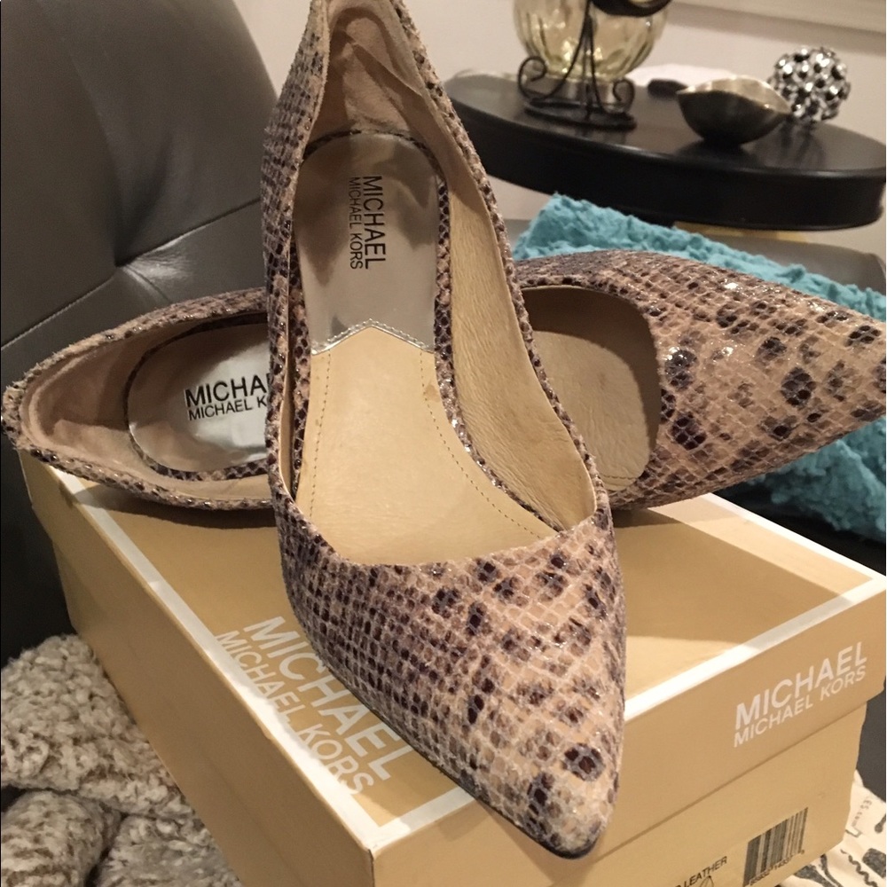 NIB MK FLEX MID PUMP SZ9
