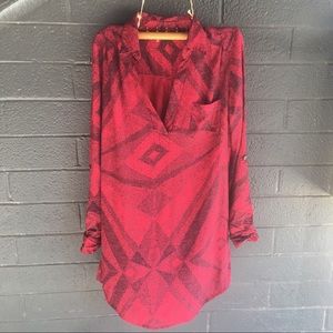 ❌SOLD❌ UO Red and Black Geo Print Blouse