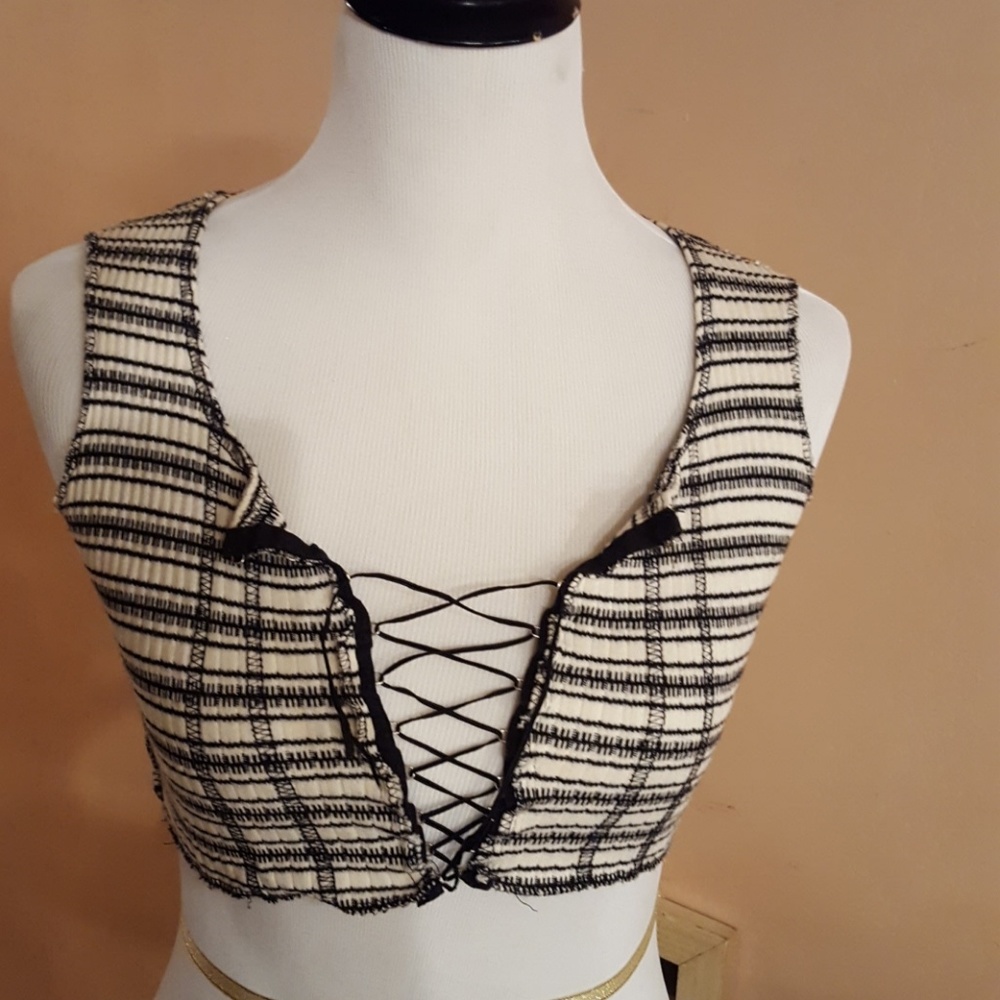 Black and white tie up half top