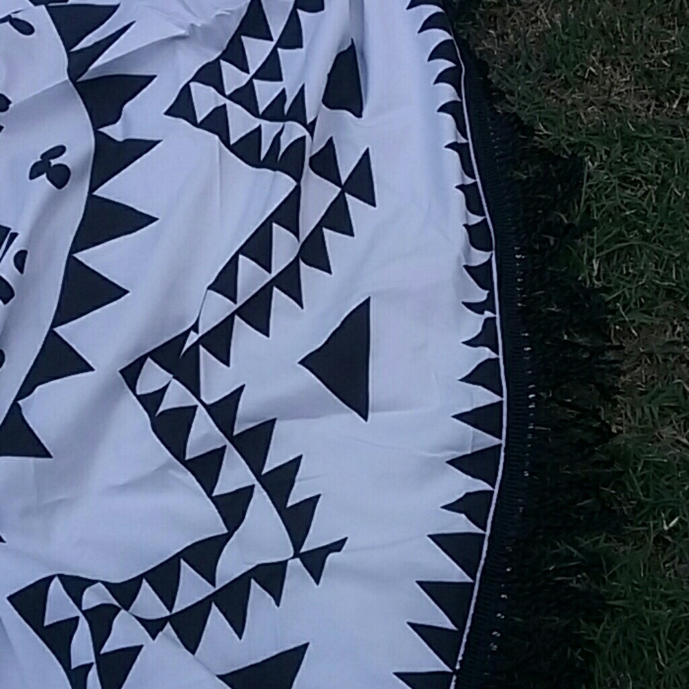 Circle throw - Picture 2 of 3