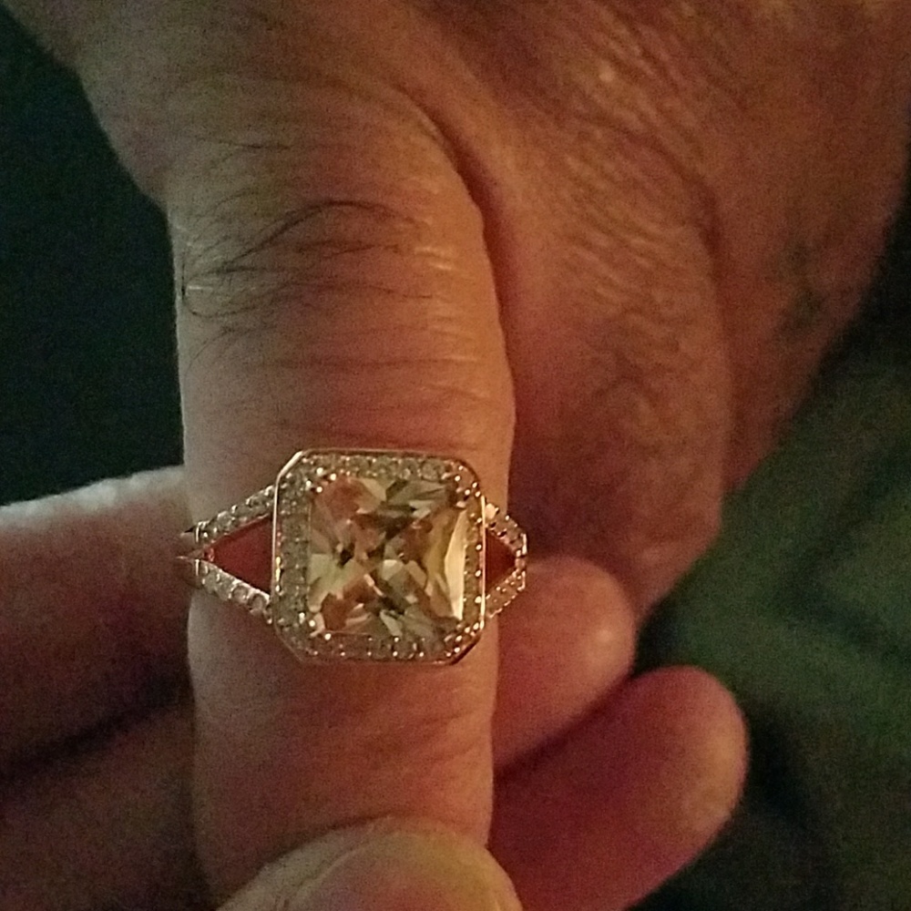 Ladies champagne ring