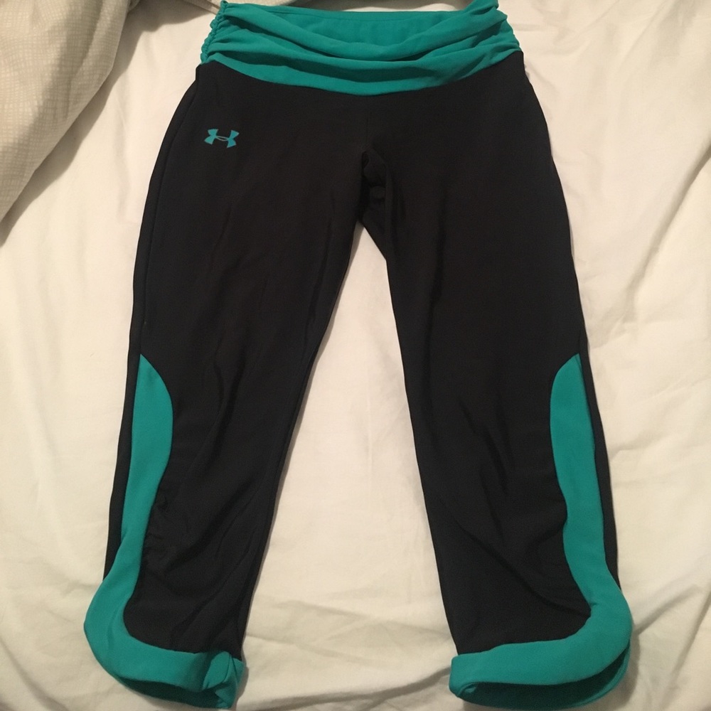 Under armor cut off yoga pants