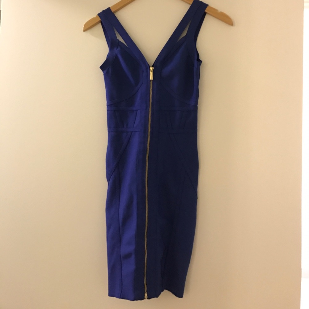 Super flattering bebe dress!