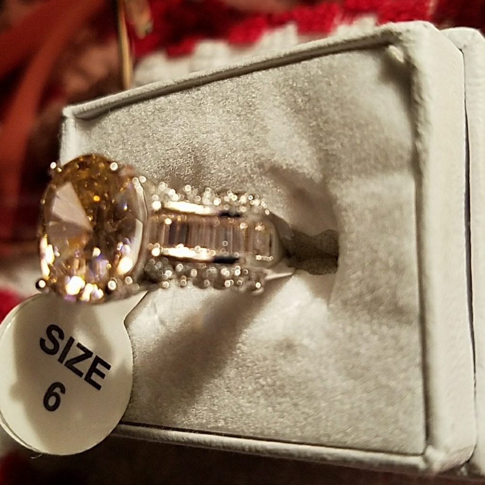 Ladies engagement ring