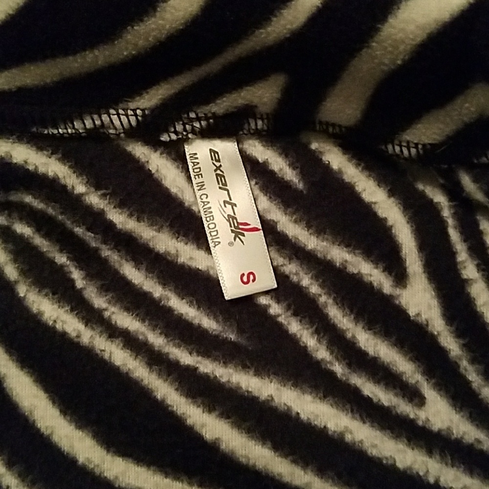 Pullover - Picture 2 of 2