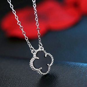 Short necklace