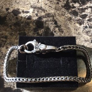 Troll bracelet with floral lock.