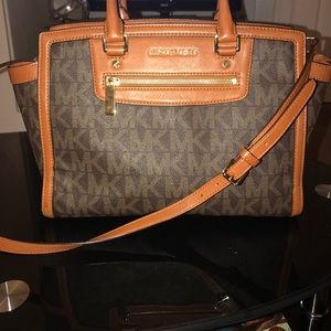 New Michael Kors large monogram Selma Satchel Bag!