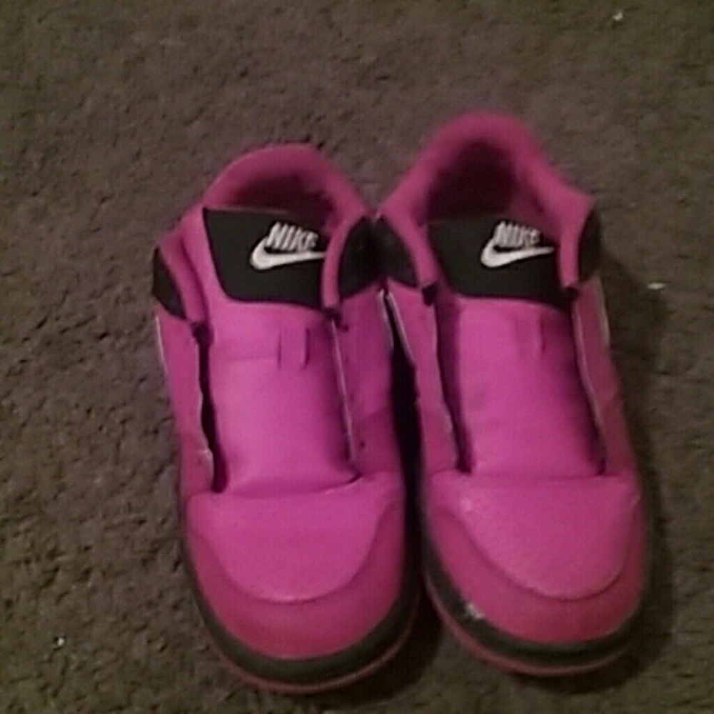 Nikes - Picture 2 of 2