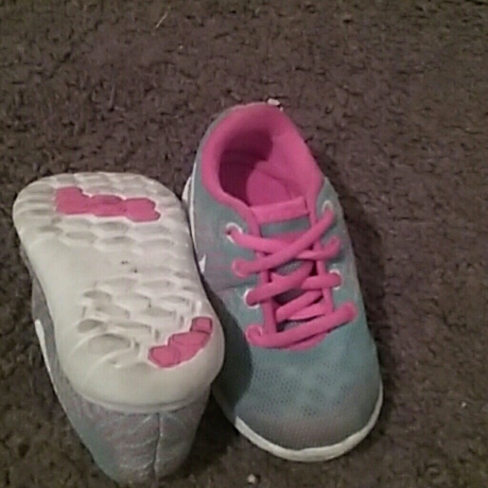 Nikes - Picture 3 of 3