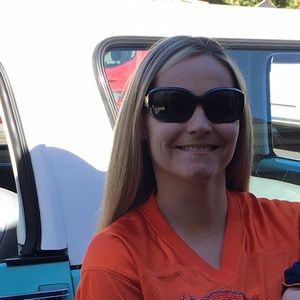 Meet your Posher, Stacy