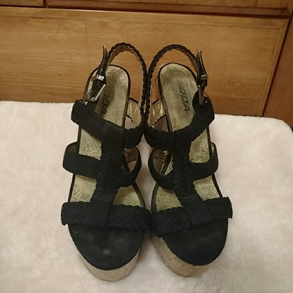 Black Wedges