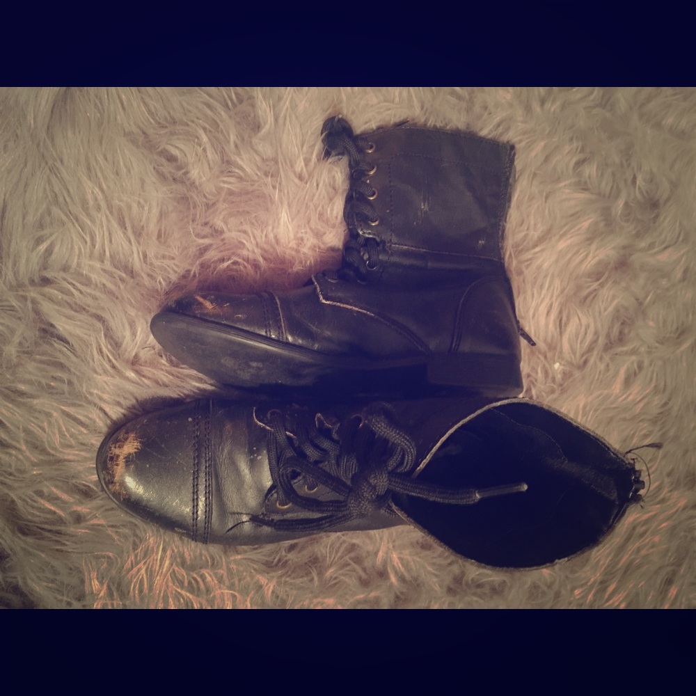 Combat boots