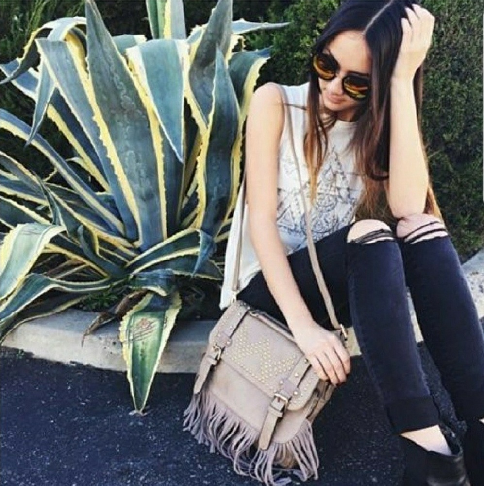 ISO Biege/tan fringe messenger tote