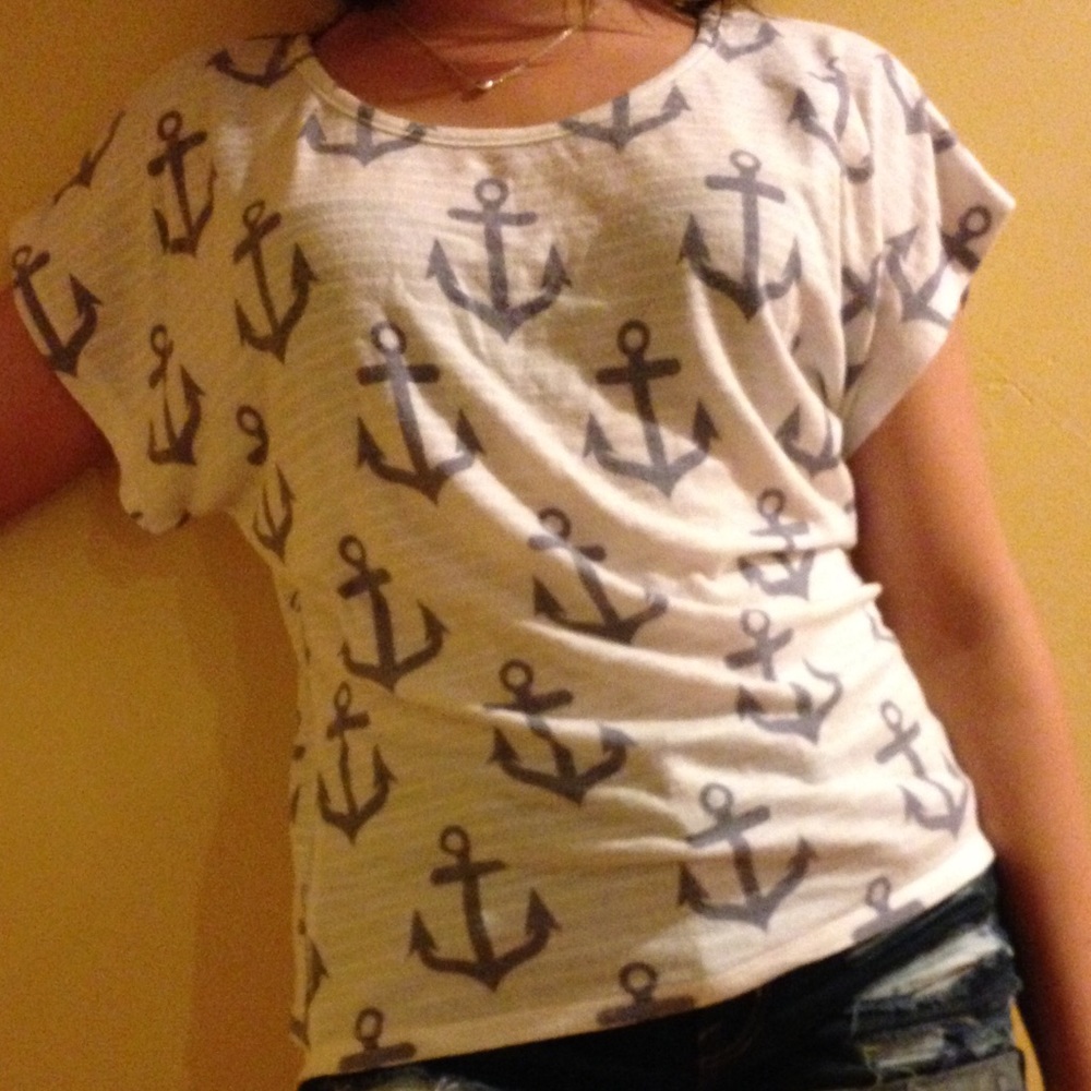 Women's anchor patterned high-low t-shirt!