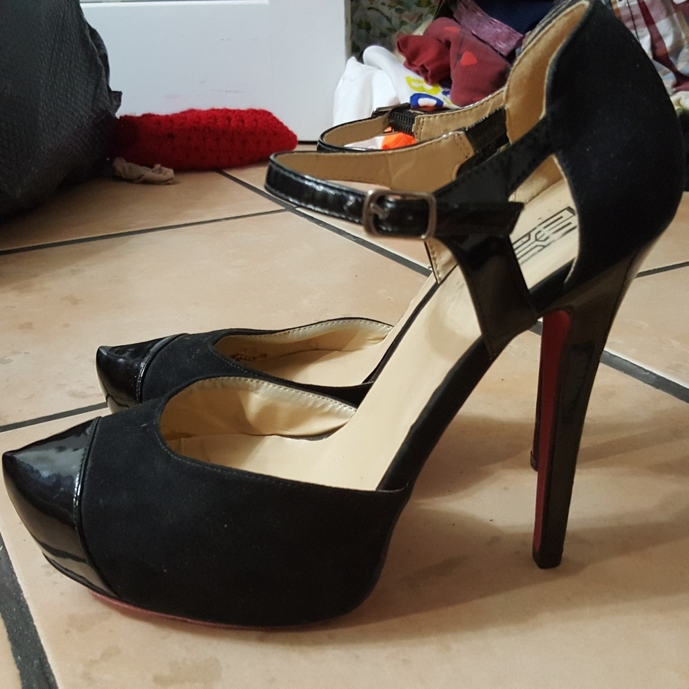 Heels - Picture 2 of 6