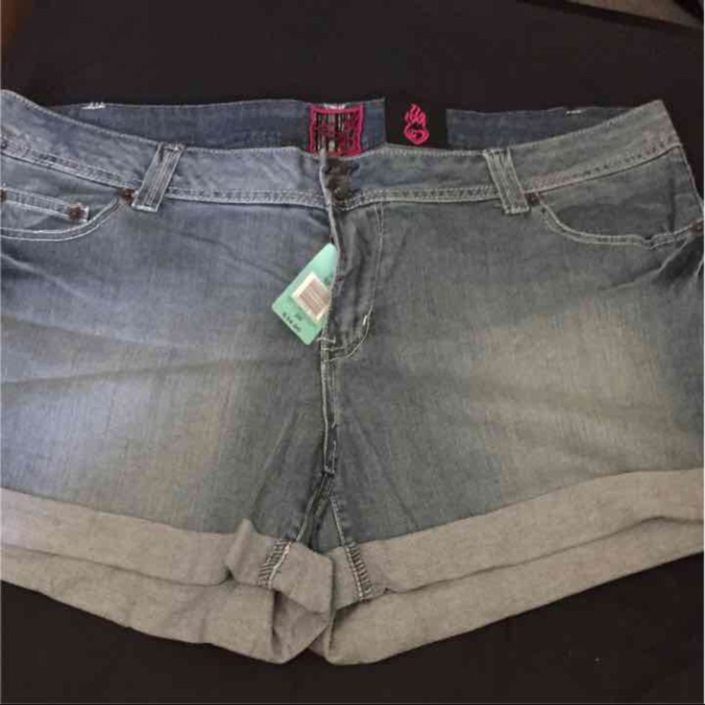 Torrid denim shorts. Brand NEW. Size 20