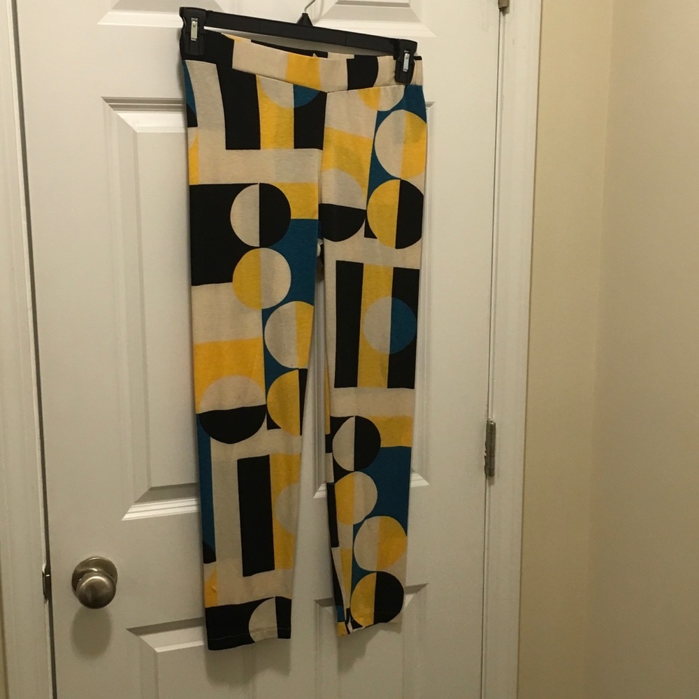 Size small printed knit leggings.