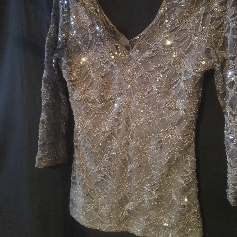 Beautiful  3/4 sleeve blouse