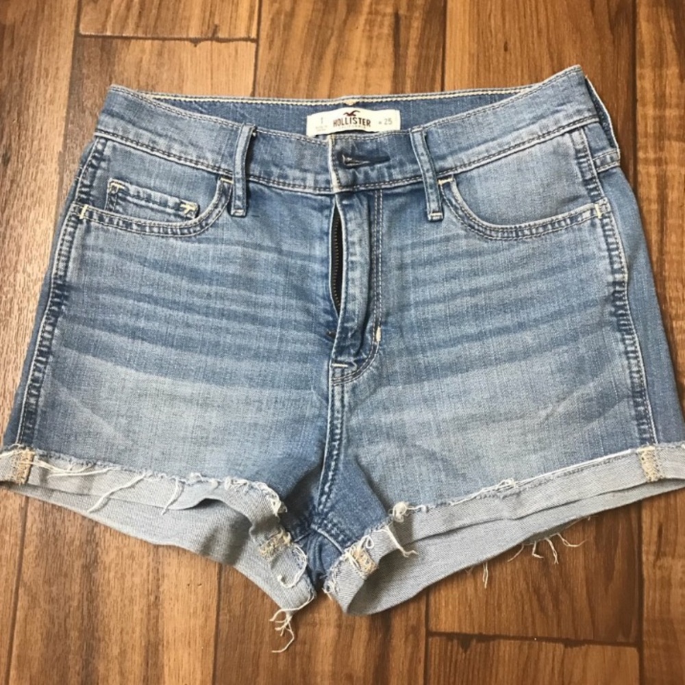 Hollister light washed denim shorts size 1.