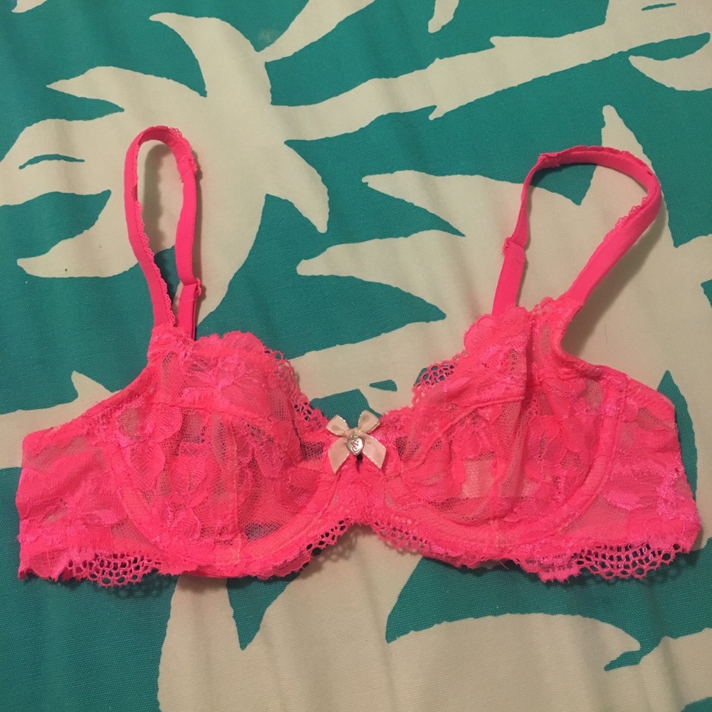 body Victoria's Secret 32A unlined pink lace bra