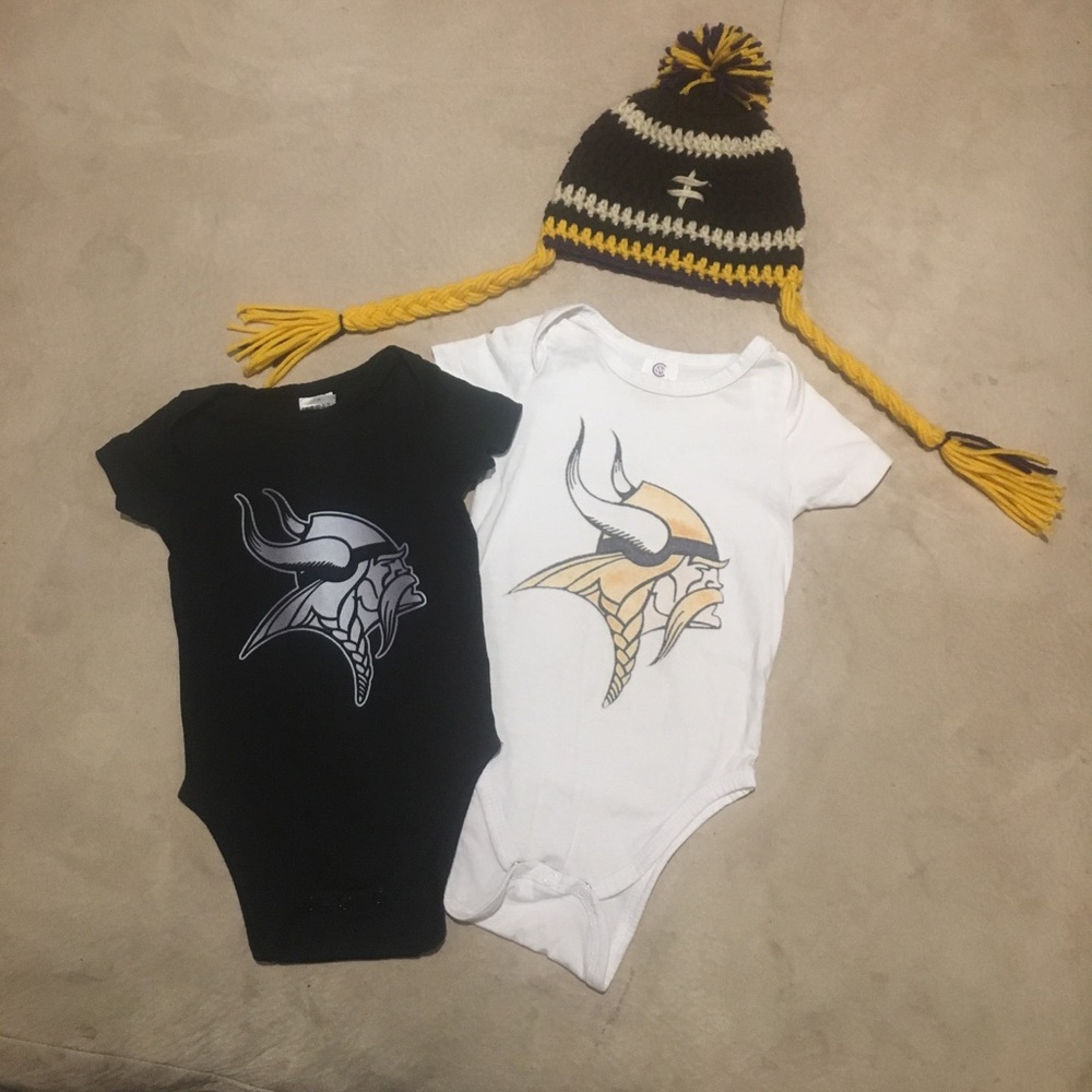 Minnesota Vikings 3-6m onesies and hat