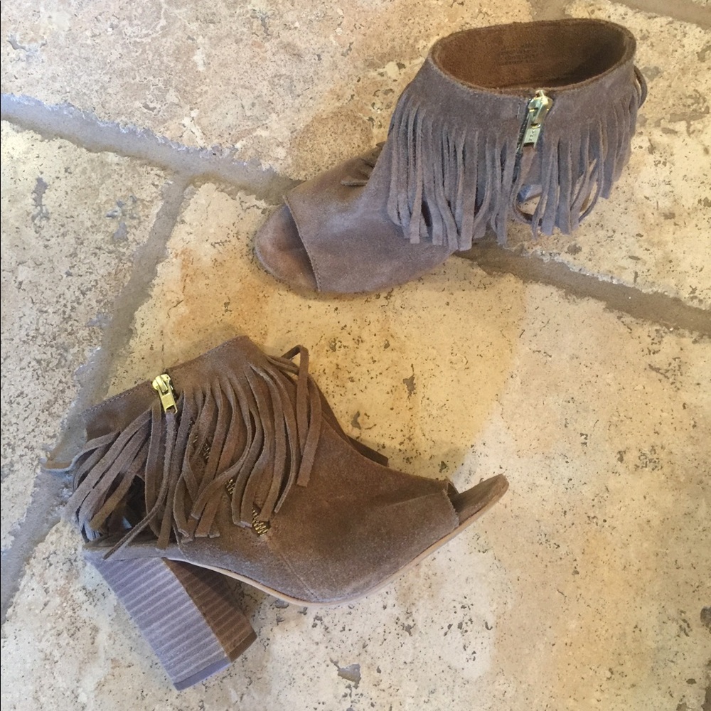 🌺Carlos Santana Fringe Booties