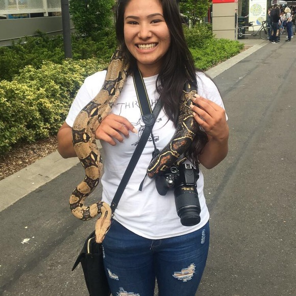 Meet your posher! Hablo español 😁 - Picture 2 of 2