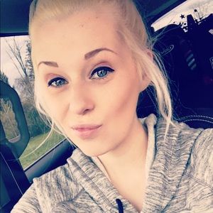 Meet your Posher, Angie