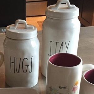 Hugs & Stay canister for Brittanie