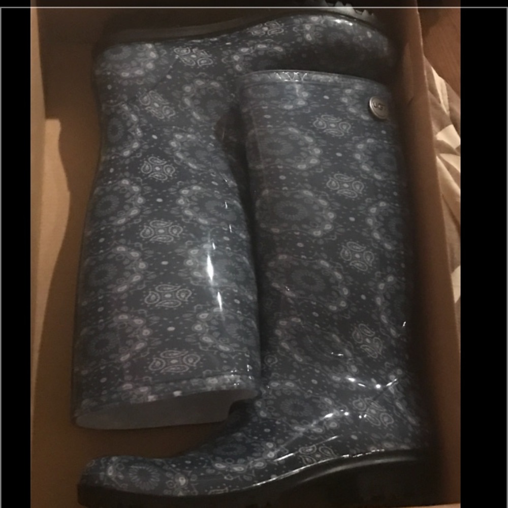 UGG Shaye Bandana Rain Boots BRAND NEW