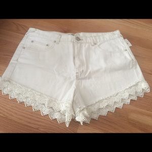 Shorts with lace trim