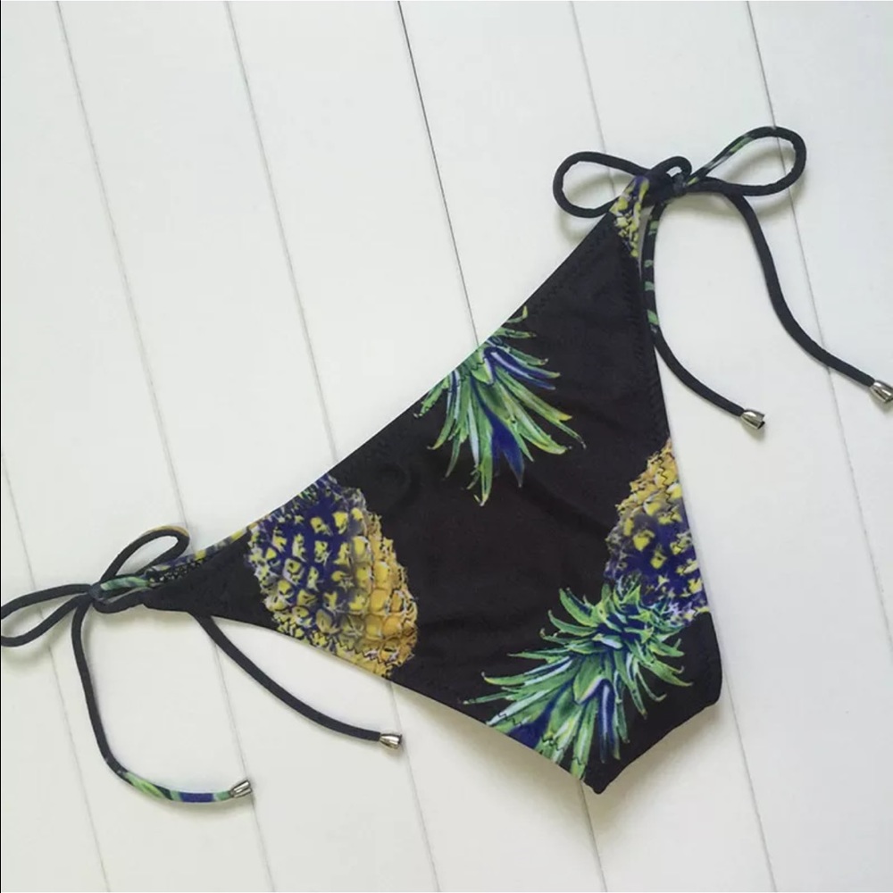 🍍Halter Top Pineapple Bikini 🍍 - Picture 4 of 7