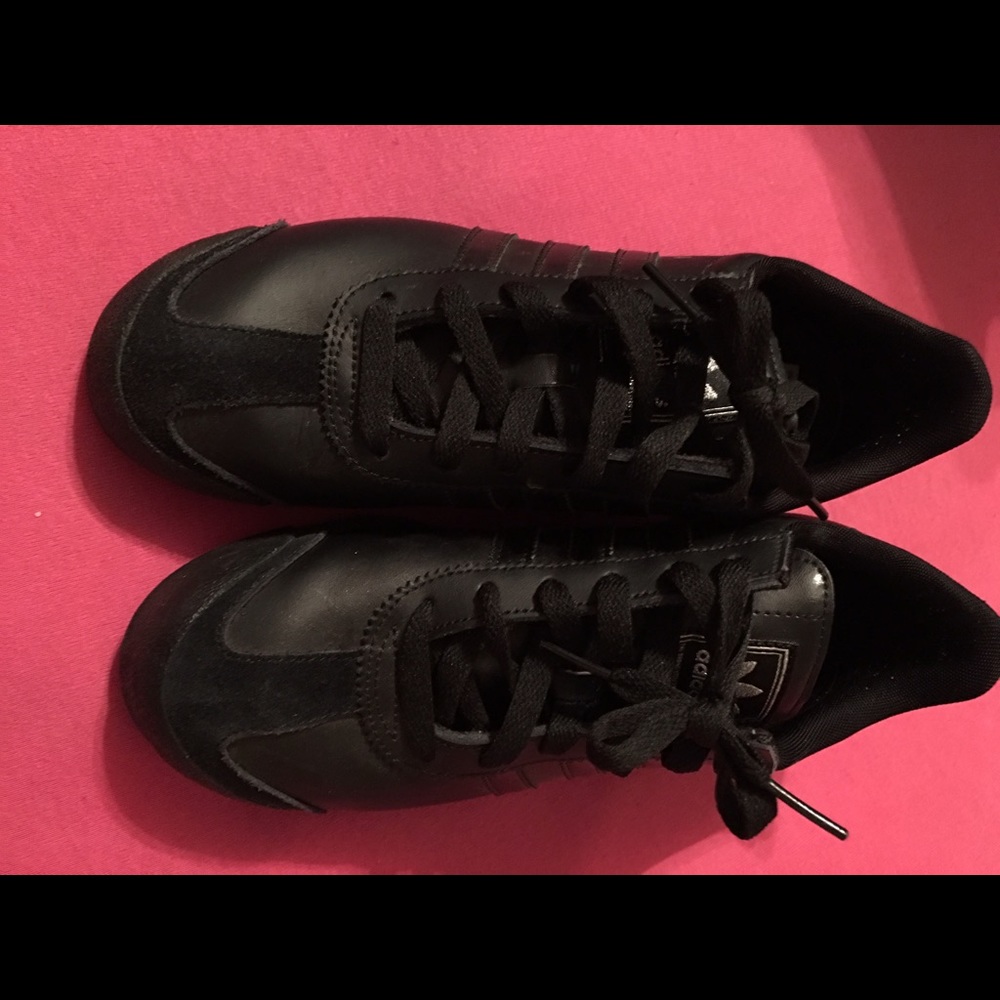 ❤️❤️SOLD❤️❤️Black Youth Adidas Samoa