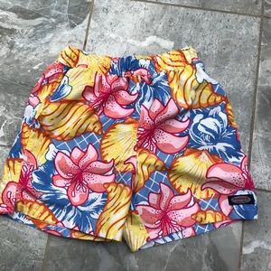 Awesome vineyard vines child's bathing suit size 6