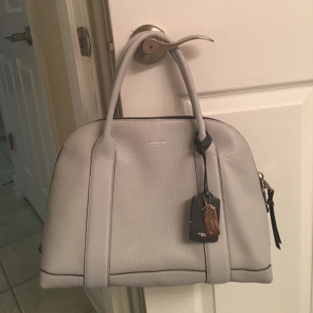 Pebbled leather coach bag 100% authentic!!