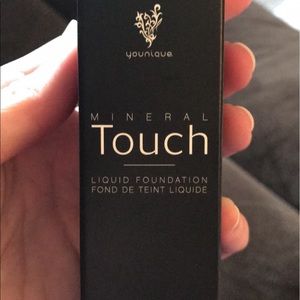 Younigue mineral touch liquid foundation