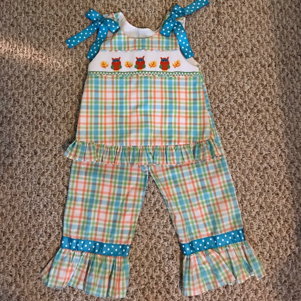 Smocked Capri set - excellent condition size 3T