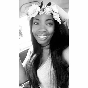 Meet your Posher, Kayla