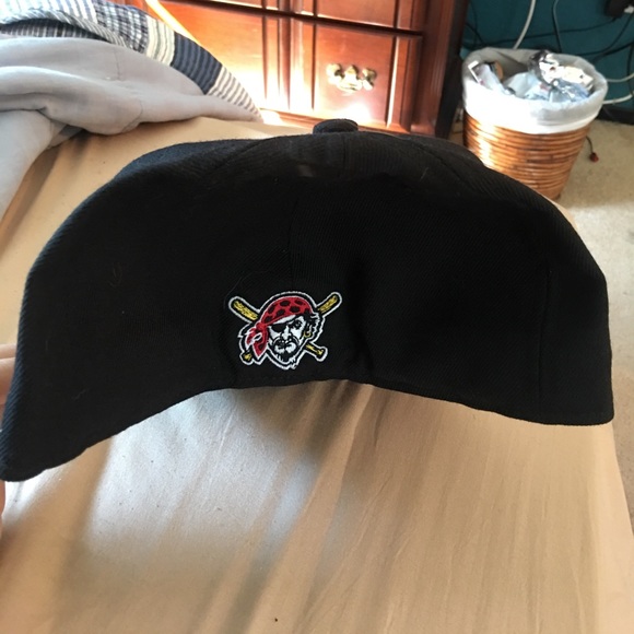 Pittsburgh Pirates Fitted Hat - Picture 2 of 2